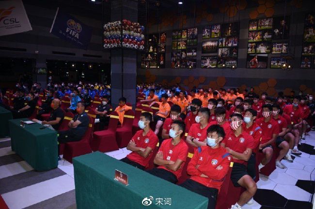 美女的胸18岁以下禁止看