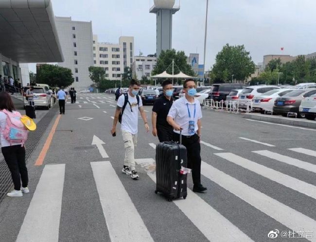 街上的迷你裙